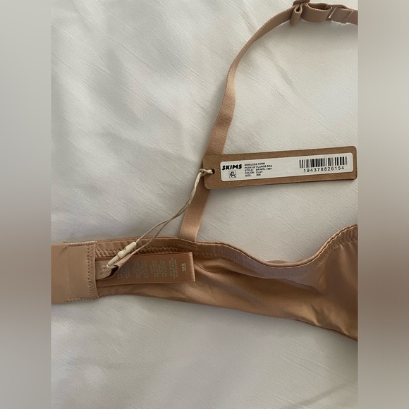 Skims wireless form push-up plunge bra - Picture 5 of 9